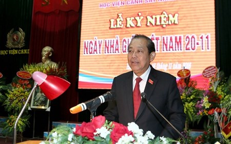 Phó Thủ tướng Thường trực thăm Học viện Cảnh sát nhân dân